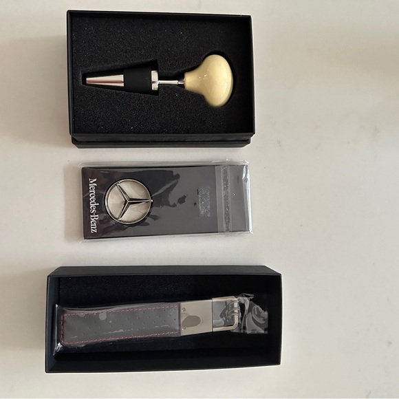 Mercedes Benz Accessories - Picture 2 of 2